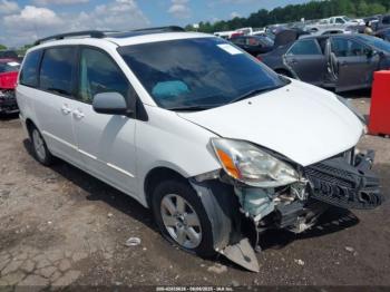  Salvage Toyota Sienna