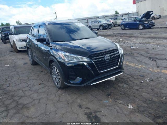  Salvage Nissan Kicks