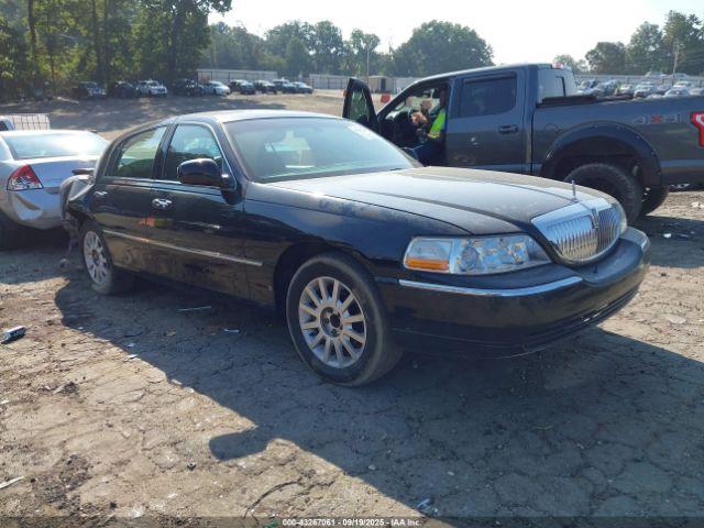  Salvage Lincoln Towncar