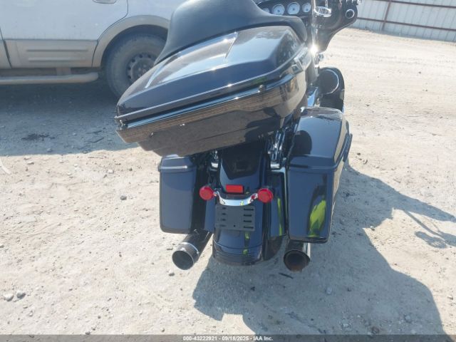 Harley-Davidson Flhx Image 10