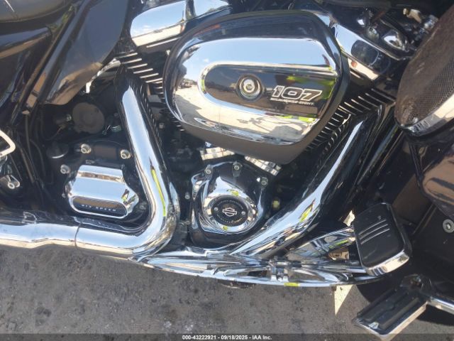 Harley-Davidson Flhx Image 9