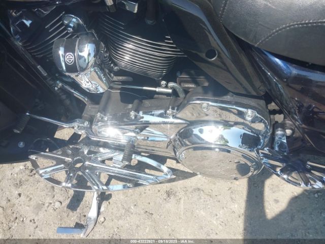 Harley-Davidson Flhx Image 4