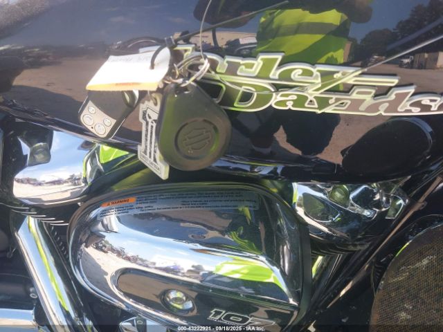 Harley-Davidson Flhx Image 8