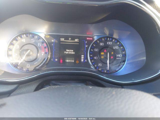 Chrysler 200 S Image 11