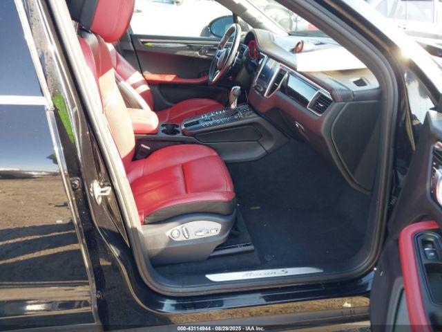 Porsche Macan S Image 17