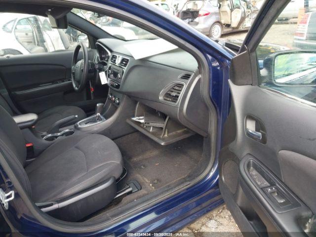 Chrysler 200 Lx Image 5