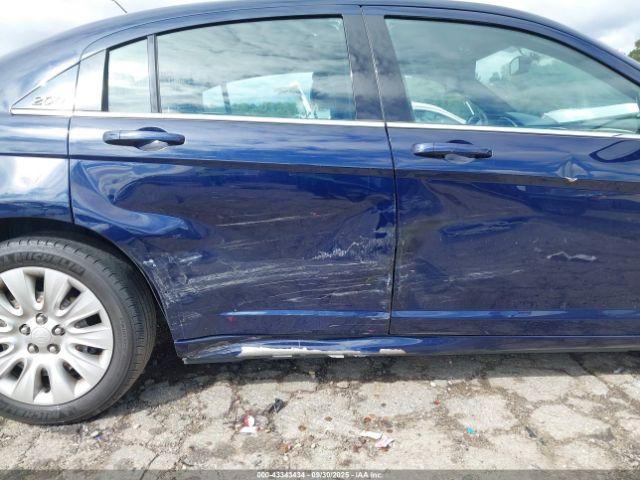 Chrysler 200 Lx Image 16