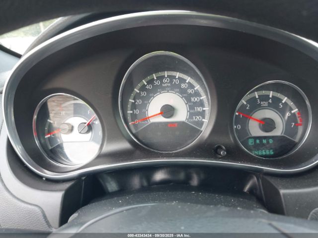 Chrysler 200 Lx Image 6