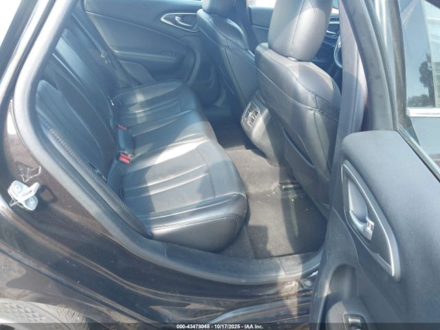 Chrysler 200 C Image 11