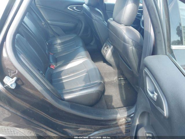 Chrysler 200 C Image 11