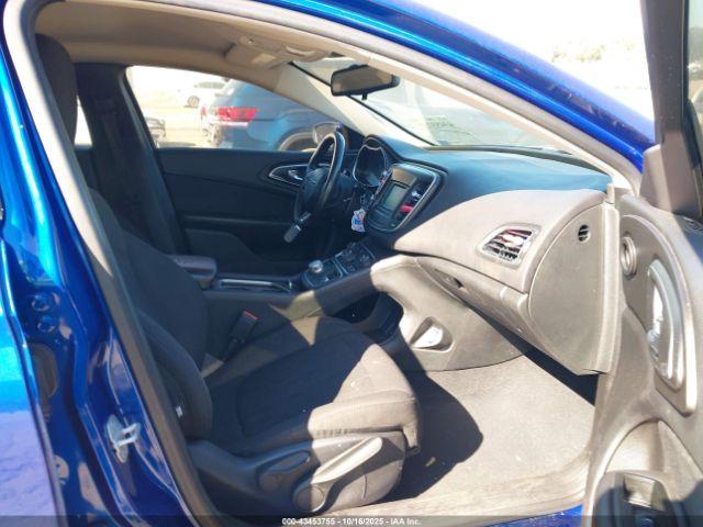 Chrysler 200 Limited Image 10