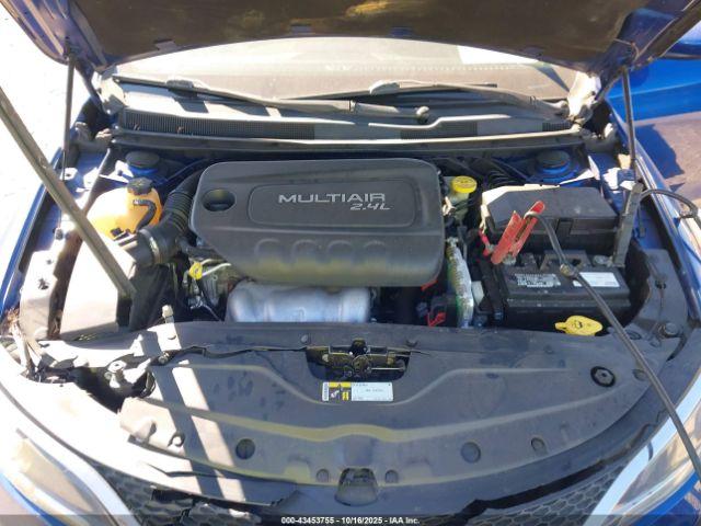 Chrysler 200 Limited Image 2