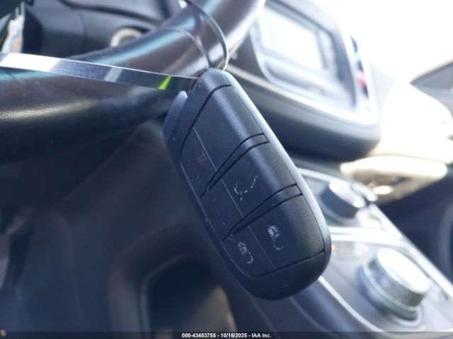 Chrysler 200 Limited Image 13