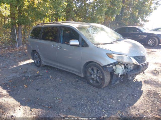  Salvage Toyota Sienna