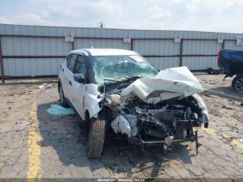  Salvage Nissan Kicks