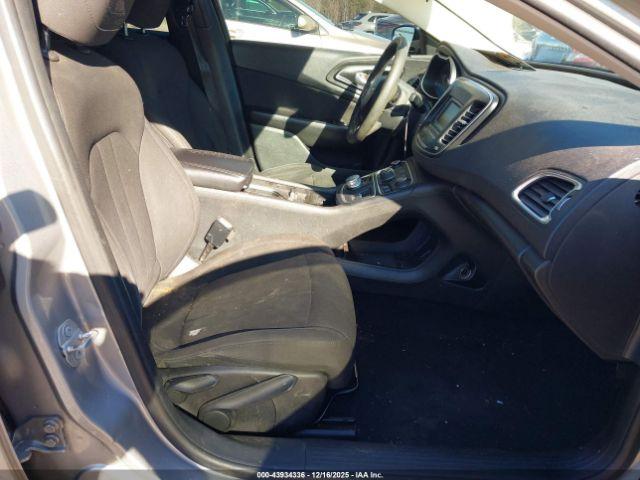 Chrysler 200 Limited Image 7