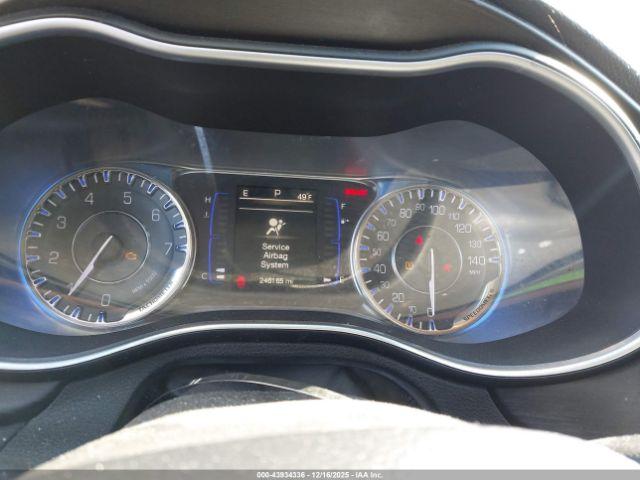 Chrysler 200 Limited Image 8