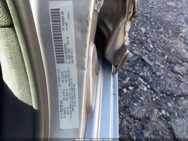 Chrysler 200 Limited Image 11