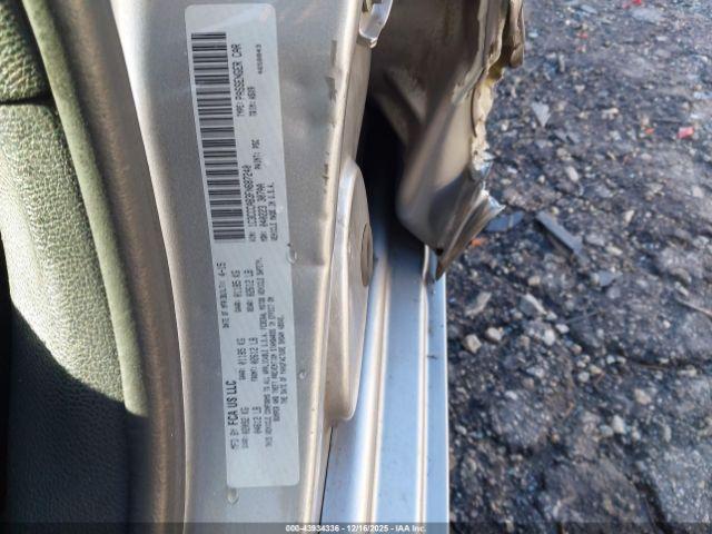 Chrysler 200 Limited Image 11