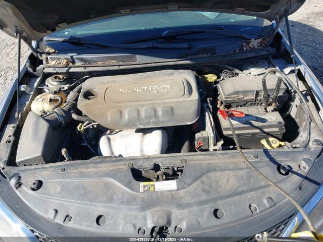 Chrysler 200 Limited Image 13