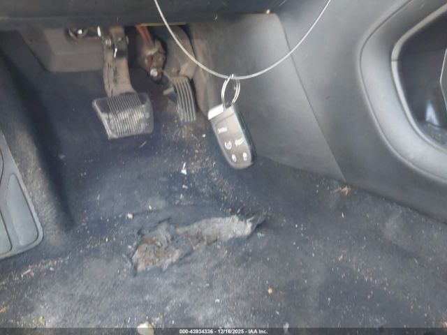 Chrysler 200 Limited Image 14