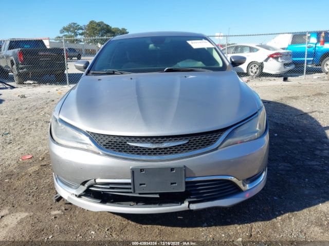 Chrysler 200 Limited Image 12