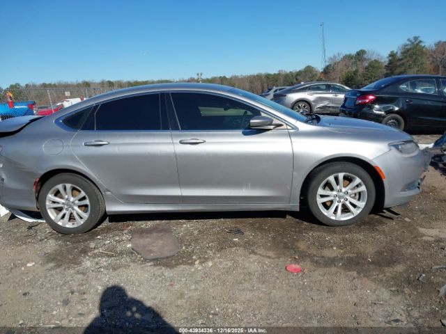 Chrysler 200 Limited Image 15