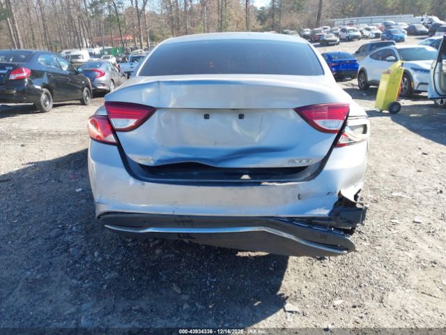 Chrysler 200 Limited Image 19