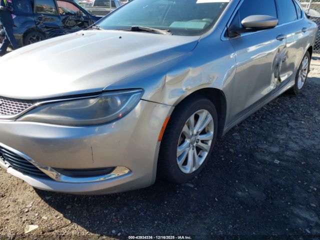 Chrysler 200 Limited Image 2