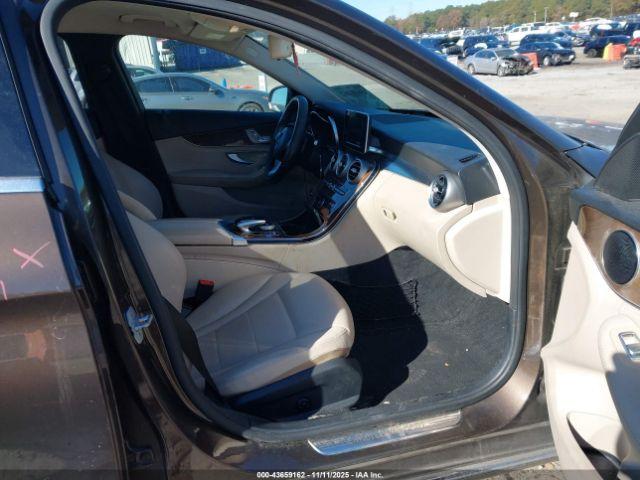 Mercedes-Benz C-Class 4matic Image 16