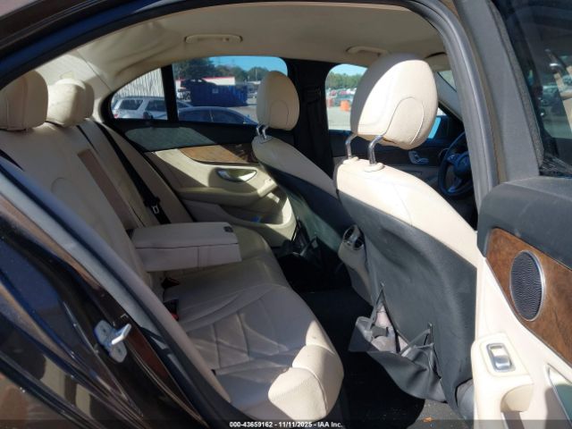 Mercedes-Benz C-Class 4matic Image 15