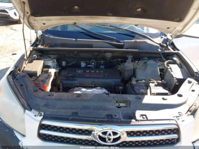 Toyota RAV4 Limited Image 3