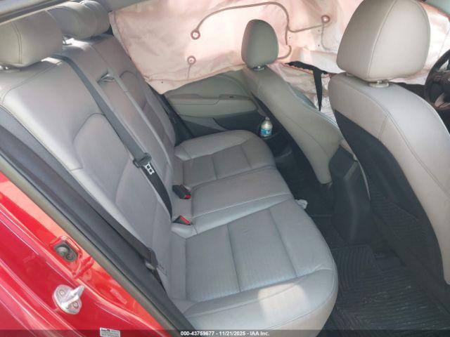 Hyundai ELANTRA Limited Image 13