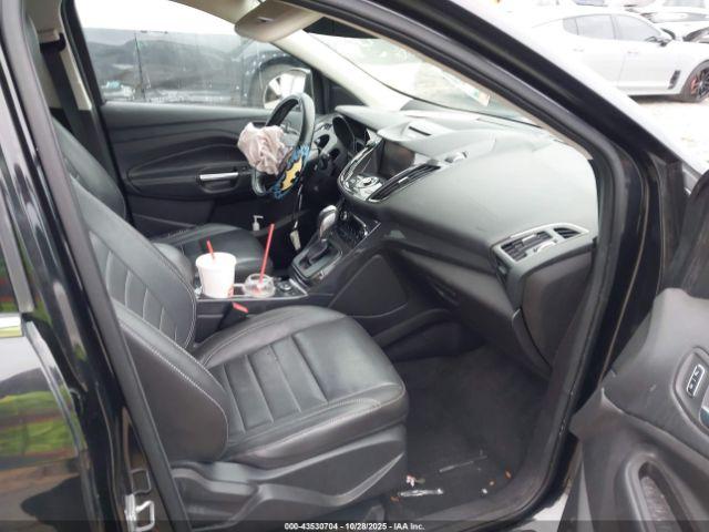 Ford Escape Titanium Image 14