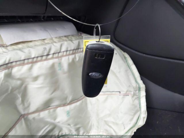 Ford Escape Titanium Image 2