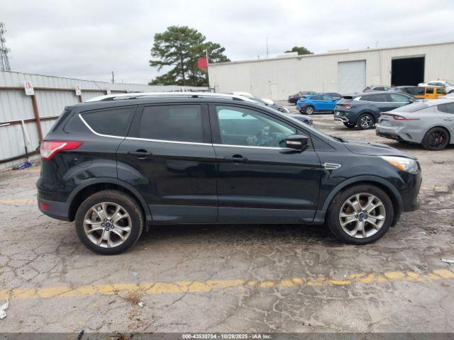 Ford Escape Titanium Image 3