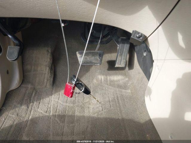 Chrysler Pacifica Touring Image 3