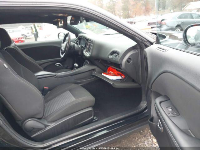 Dodge Challenger Sxt Image 3