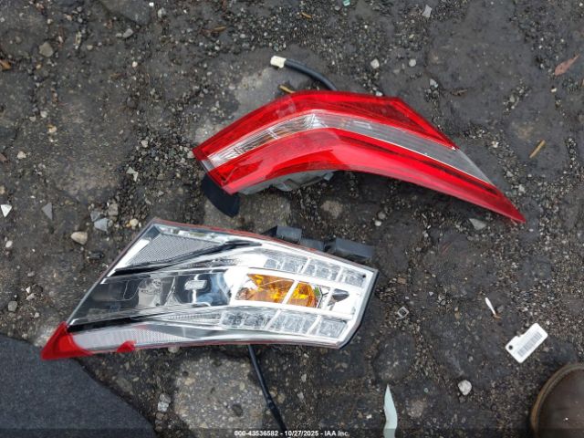 Toyota Avalon Xle Image 16