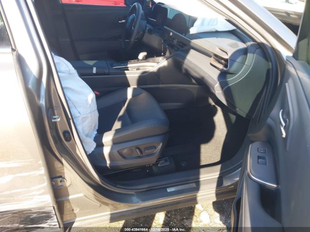 Toyota Crown Limited Image 6