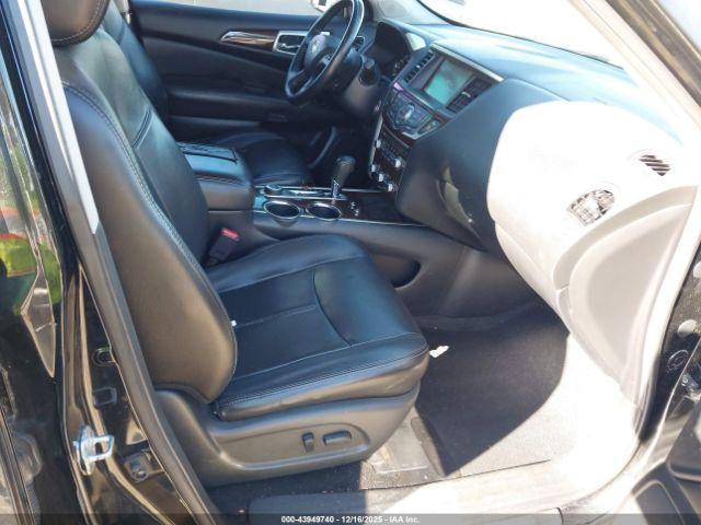 Nissan Pathfinder Platinum Image 3