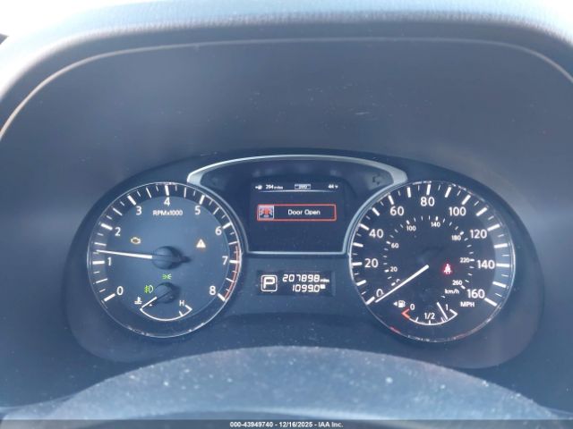 Nissan Pathfinder Platinum Image 5