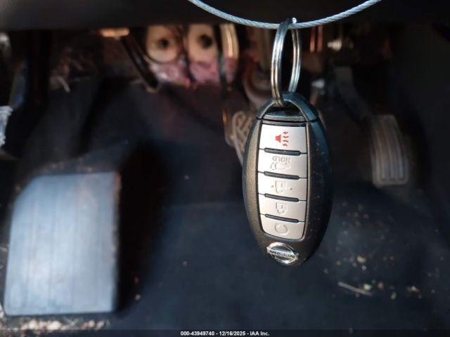 Nissan Pathfinder Platinum Image 10