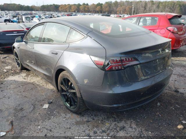 Tesla Model 3 Image 10