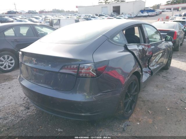 Tesla Model 3 Image 5
