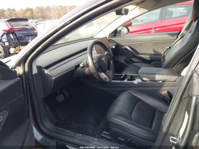 Tesla Model 3 Image 6