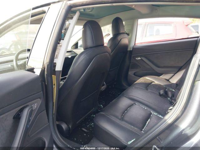 Tesla Model 3 Image 8