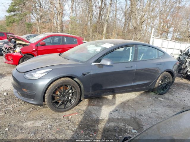 Tesla Model 3 Image 16